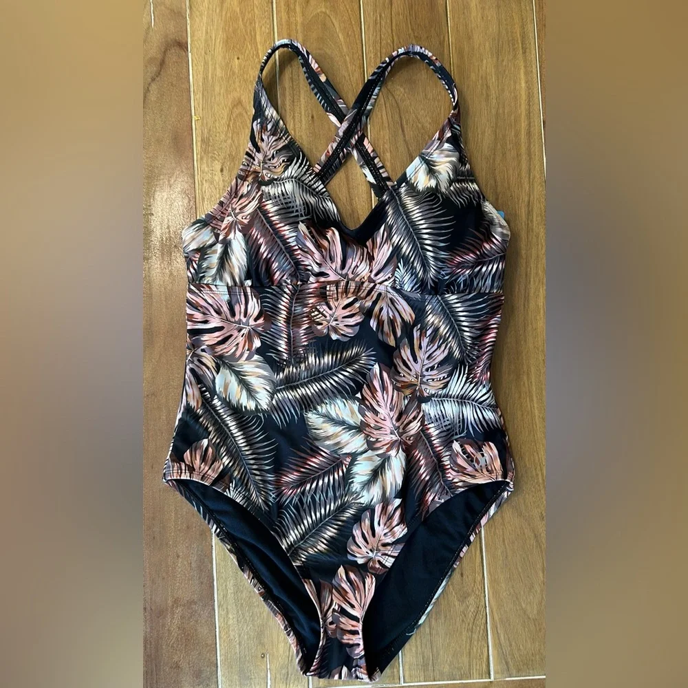 Hurley Tropical Print Women's Swimsuit.‎ Large. - Picture 2 of 5